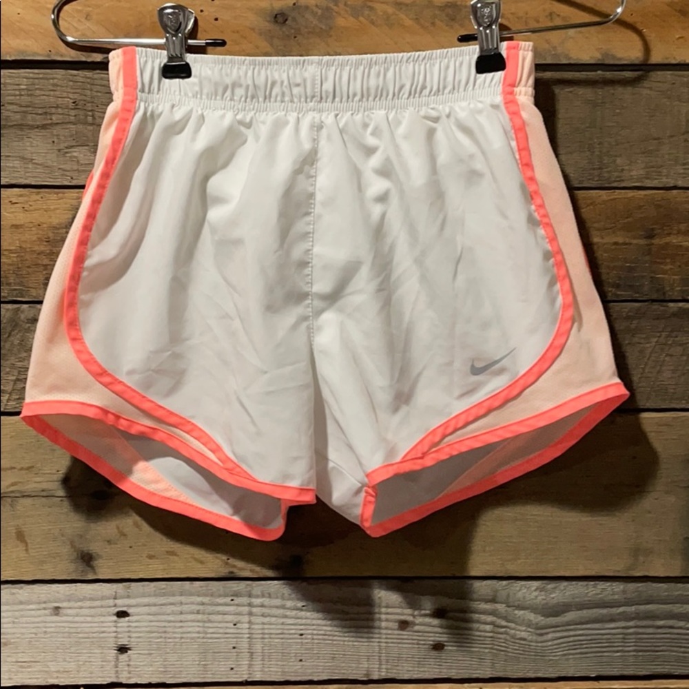 Nike women’s XS shorts - Picture 1 of 2